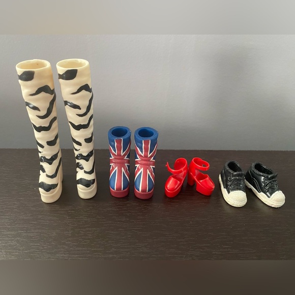 Spice Girls Barbie Clothes & Shoes - Picture 3 of 7